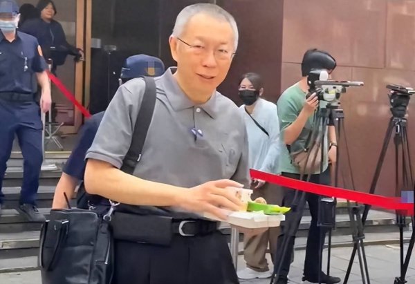 万通配资 柯文哲批检方办案小题大做：这一年过得很痛苦，近期又感染带状疱疹